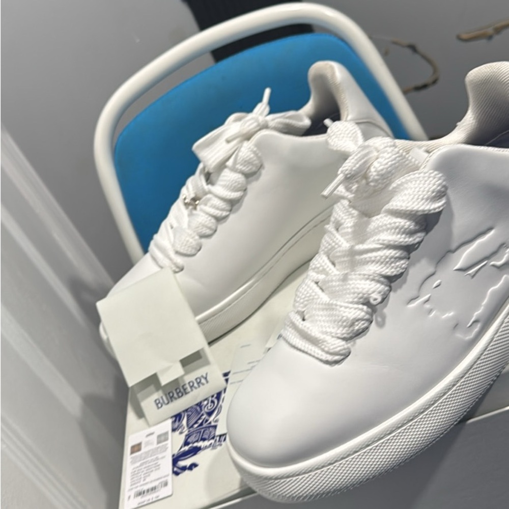 Burberry White Minimalist Sneakers Sleek Design